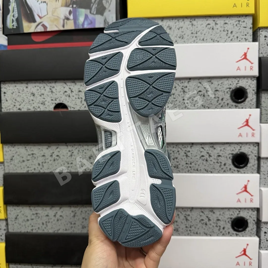 아식스 [TOP] 젤 큐뮬러스 16 1203A733-100 200298 Asics Gel-Cumulus 16 White Ironclad 상세 이미지 4