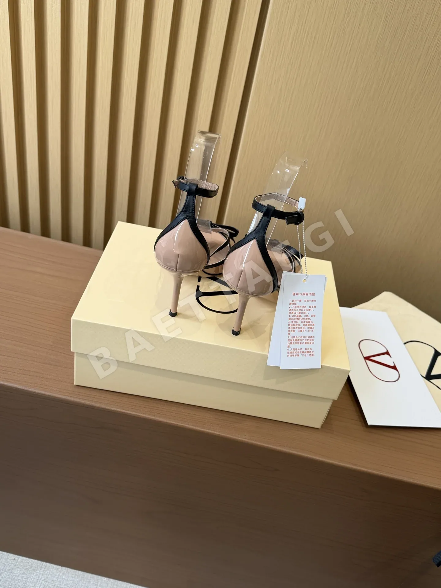 발렌티노 V 버클 보우 하이힐 샌들 상세 이미지 8