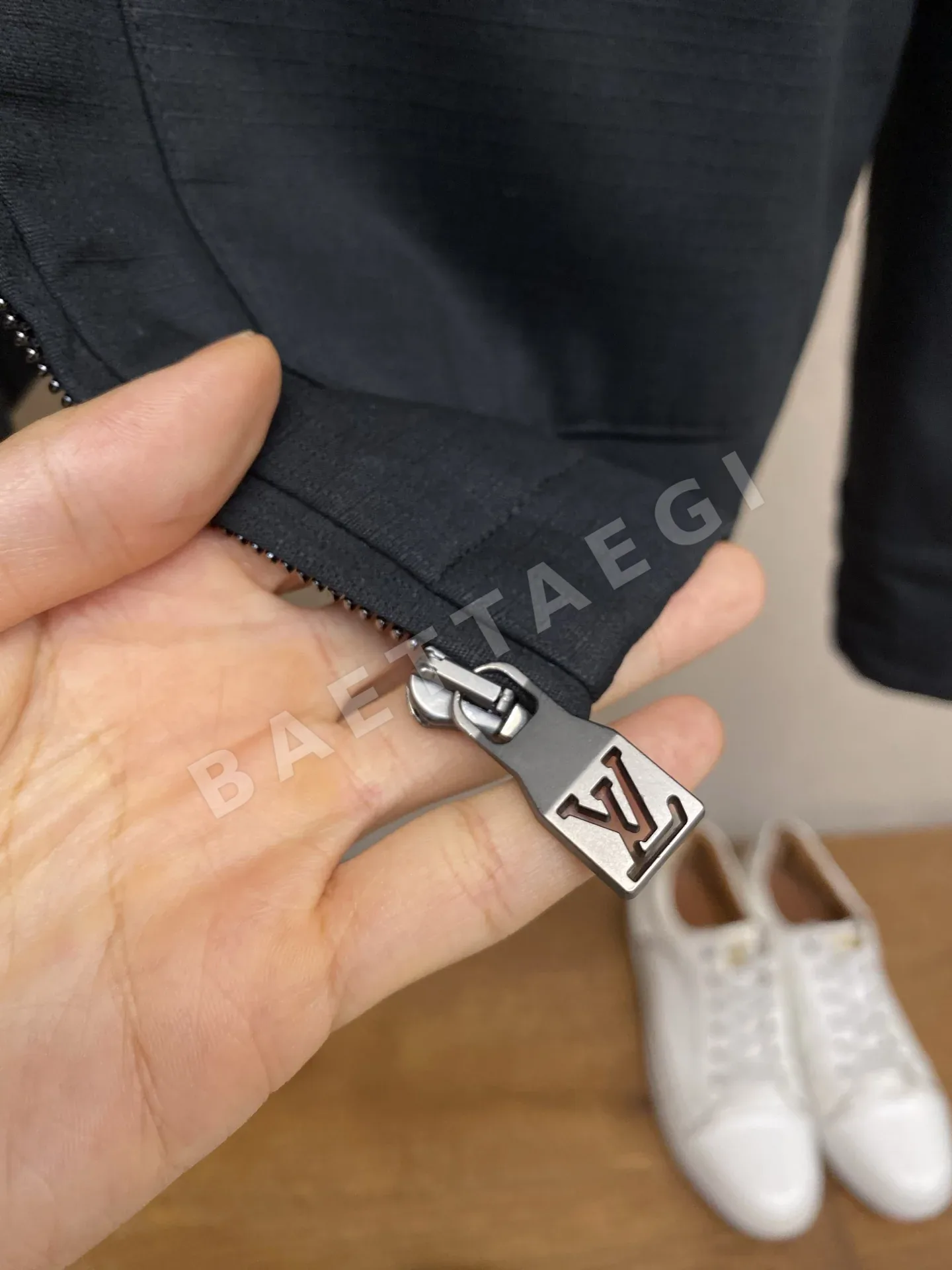 루이비통 코튼 지퍼 포켓 워크 자켓 상세 이미지 5