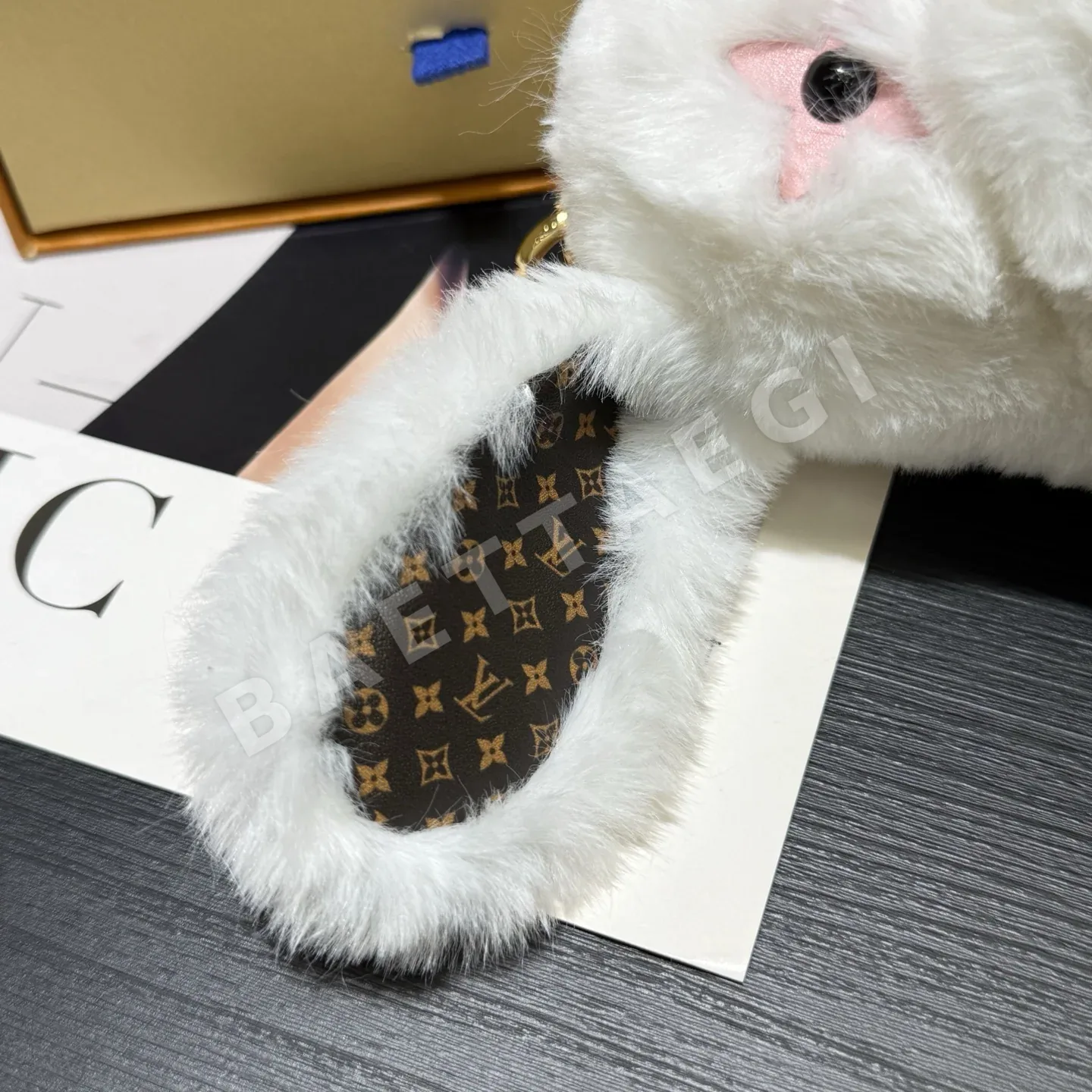 루이비통 토끼 인형 헤드폰 키링 상세 이미지 11