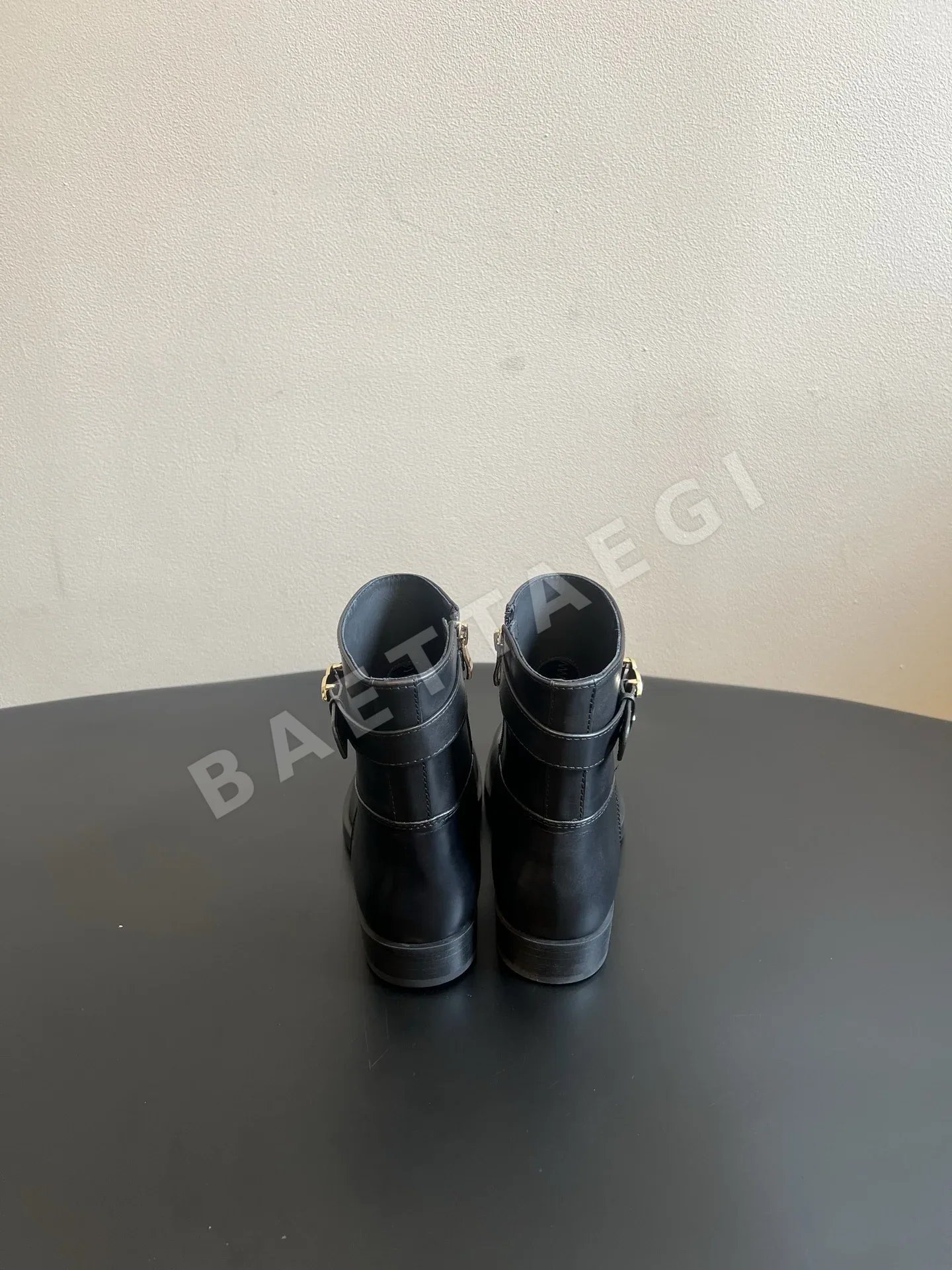 샤넬 메탈 버클 가죽 앵클부츠 상세 이미지 4