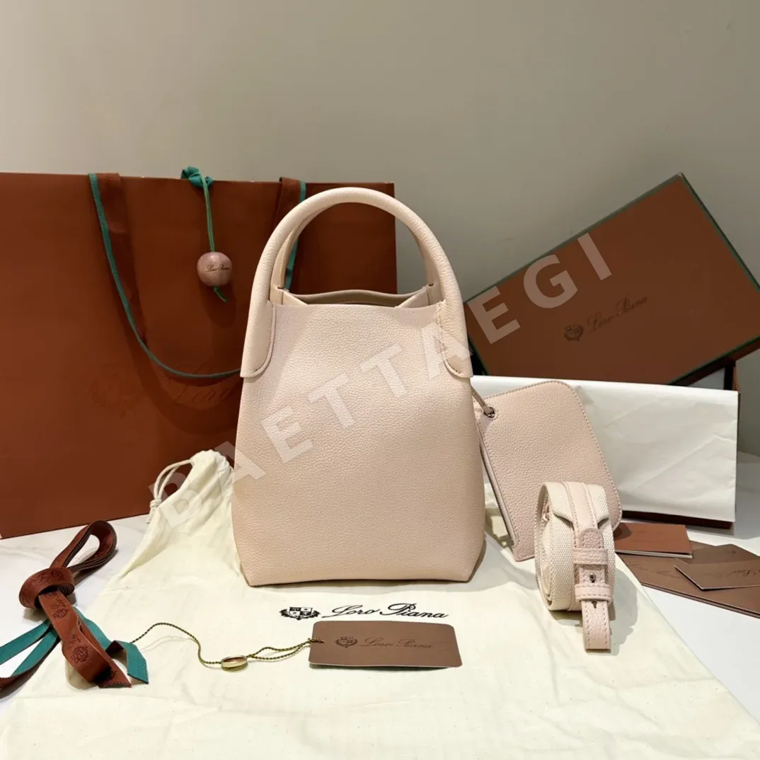 로로피아나 송아지가죽 버킷백 상세 이미지 2