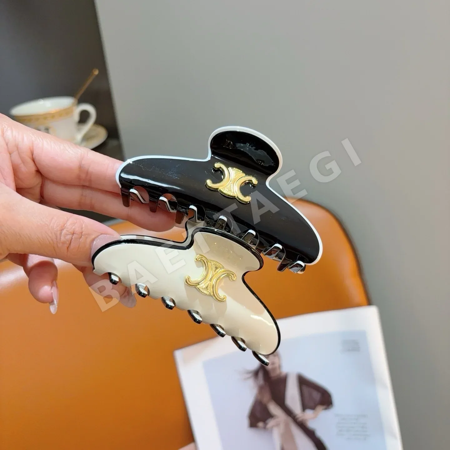 셀린느 개선문 뉴레트로 클락 덕빌 헤어클립 상세 이미지 9