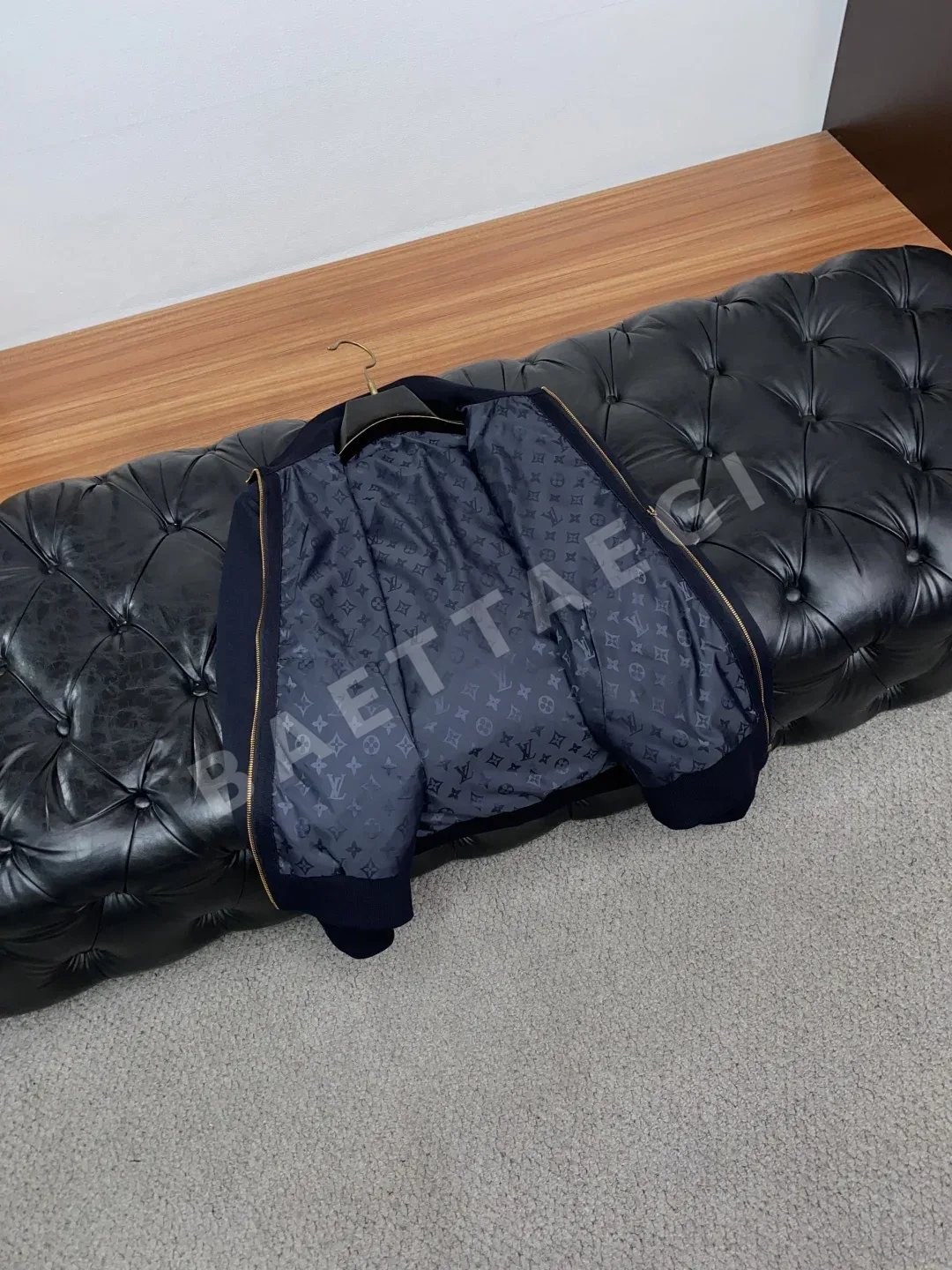 루이비통 뉴 모노그램 패턴 양면 스웨이드 보머 자켓 상세 이미지 7