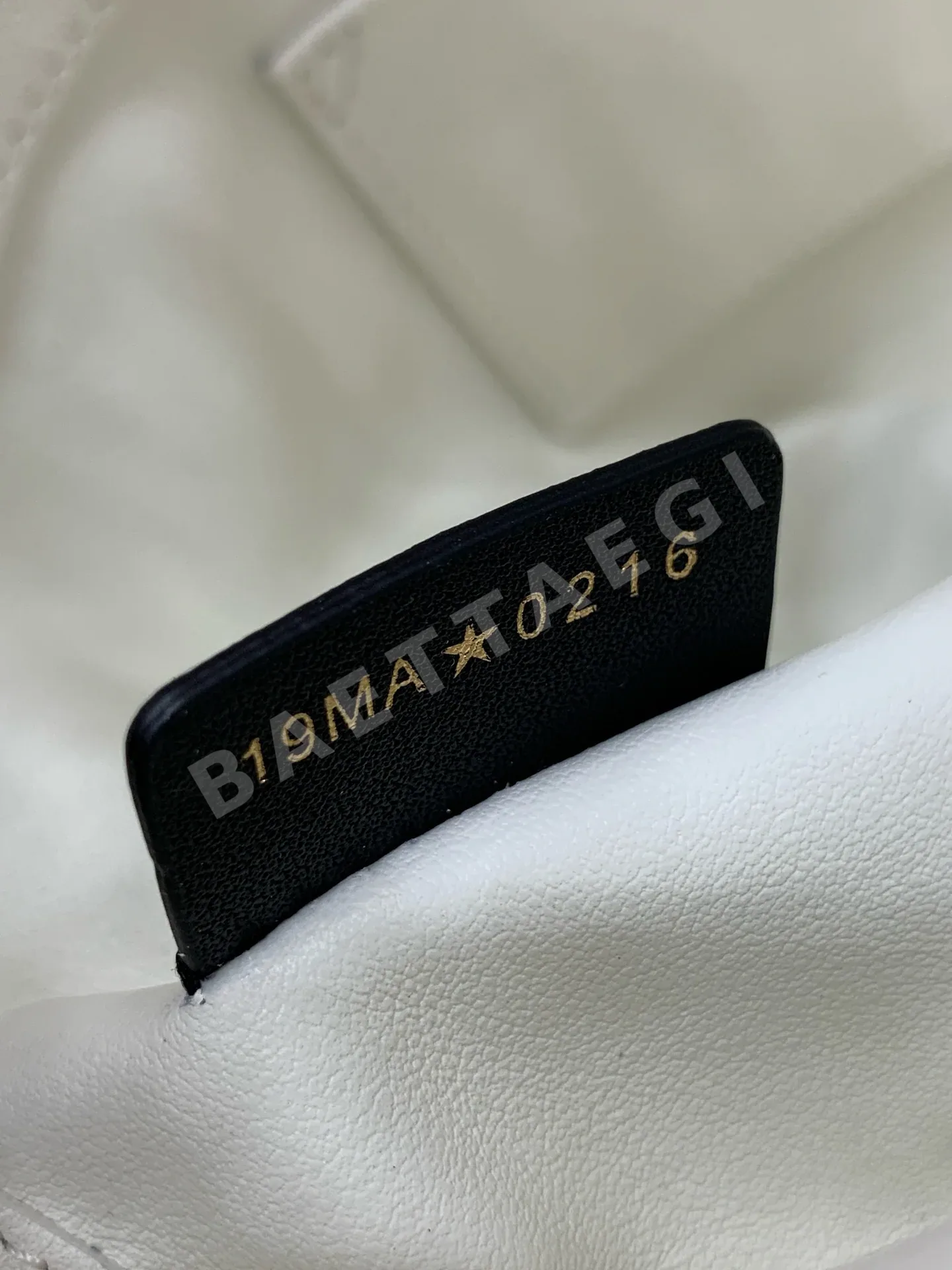 디올 뚜주흐 세로형 투톤 카프스킨 핸드백 상세 이미지 9