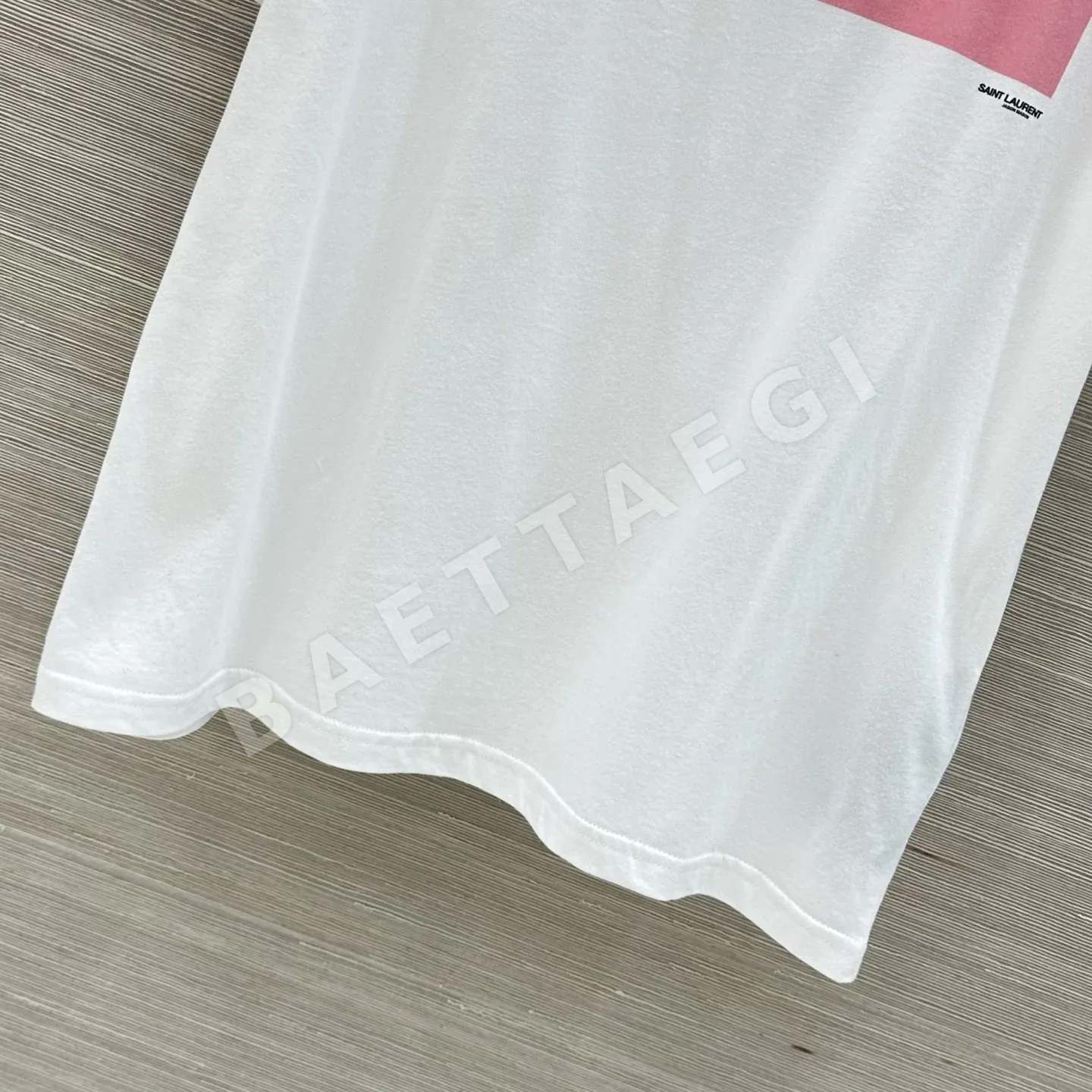 생로랑 여성 로고 프린트 코튼 반팔 티셔츠 상세 이미지 6