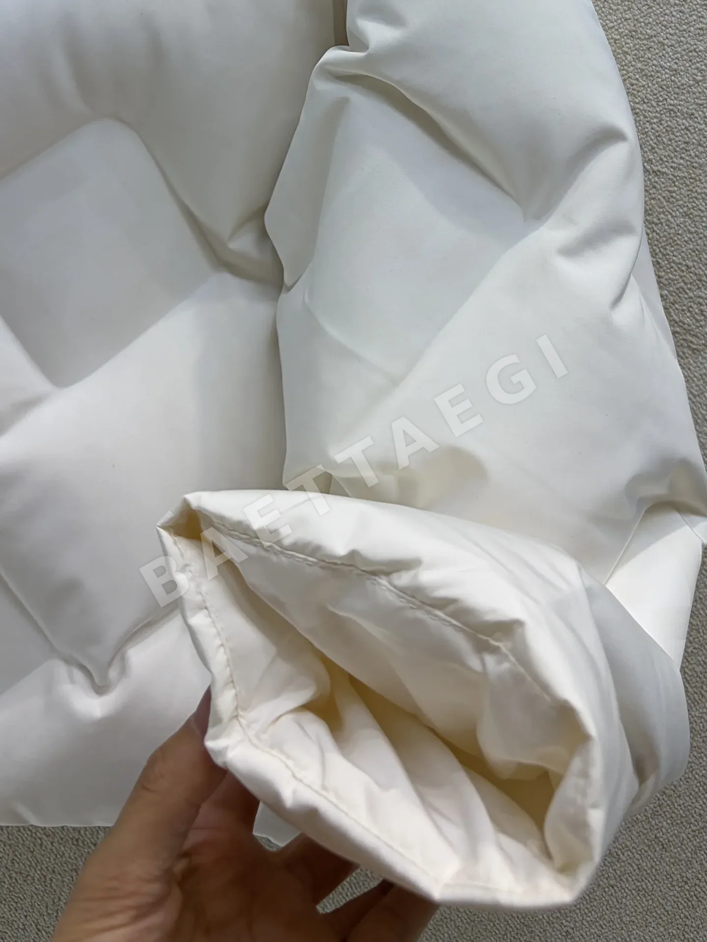 펜디 다크 패턴 자카드 숏 패딩 여성 패딩 상세 이미지 5