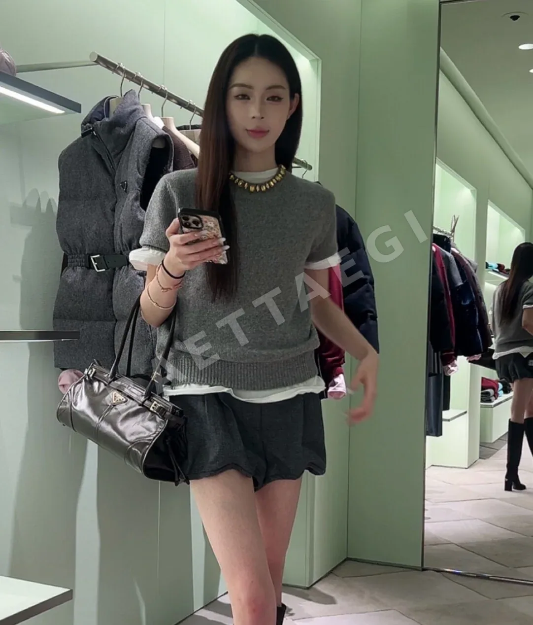 프라다 큐빅 장식 캐시미어 혼방 카라 반팔 티셔츠 상세 이미지 3