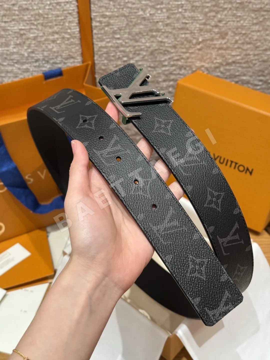 루이비통 이니셜 버클 리버시블 40mm 벨트 상세 이미지 5