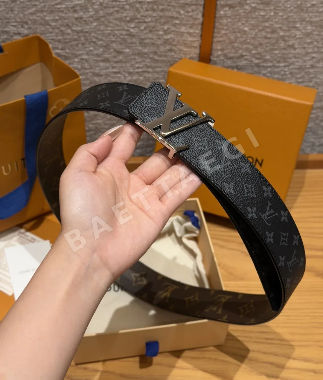 루이비통 이니셜 40mm 리버시블 벨트 상세 이미지 4