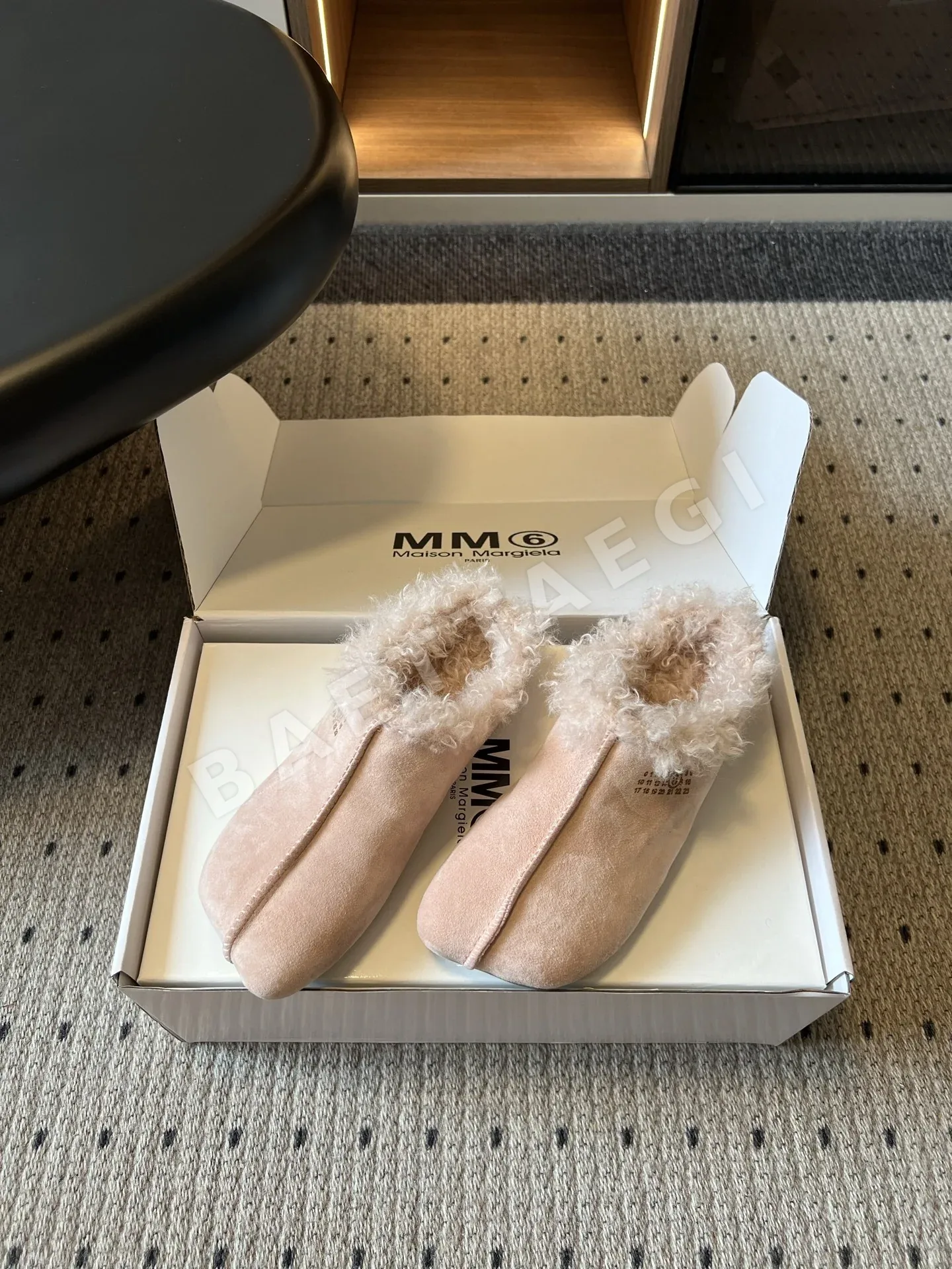 마르지엘라 클로즈드 토 뮬 슬리퍼 상세 이미지 2