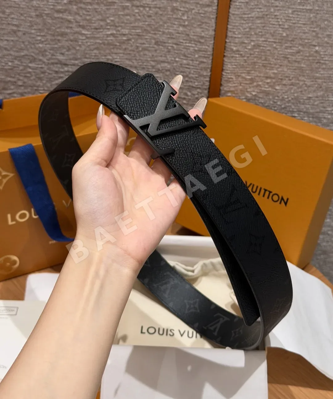 루이비통 이니셜 모노그램 미드나이트 40mm 리버시블 벨트 상세 이미지 4