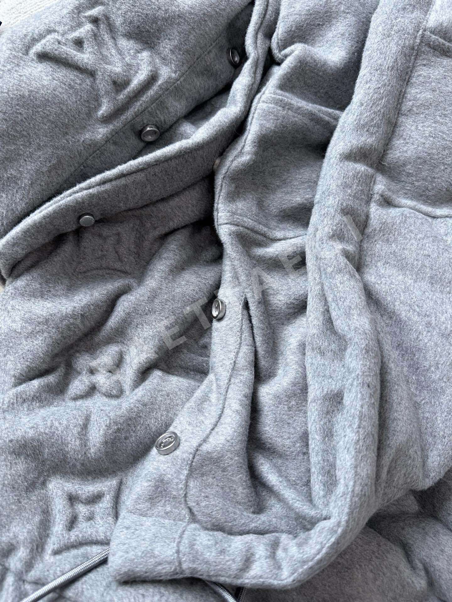 루이비통 모노그램 엠보싱 남성 다운 패딩 재킷 상세 이미지 7