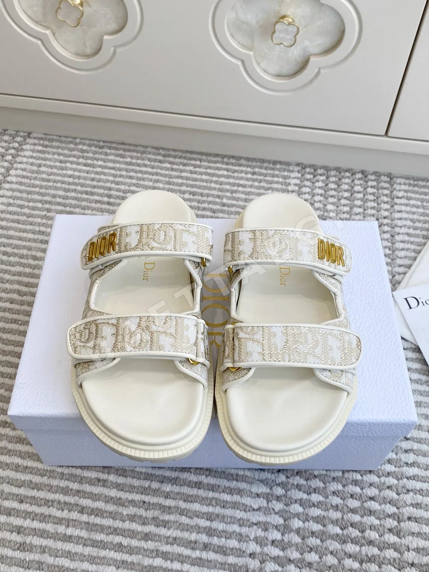 디올 다이렉트 슬라이드 화이트 벨크로 샌들 151456
