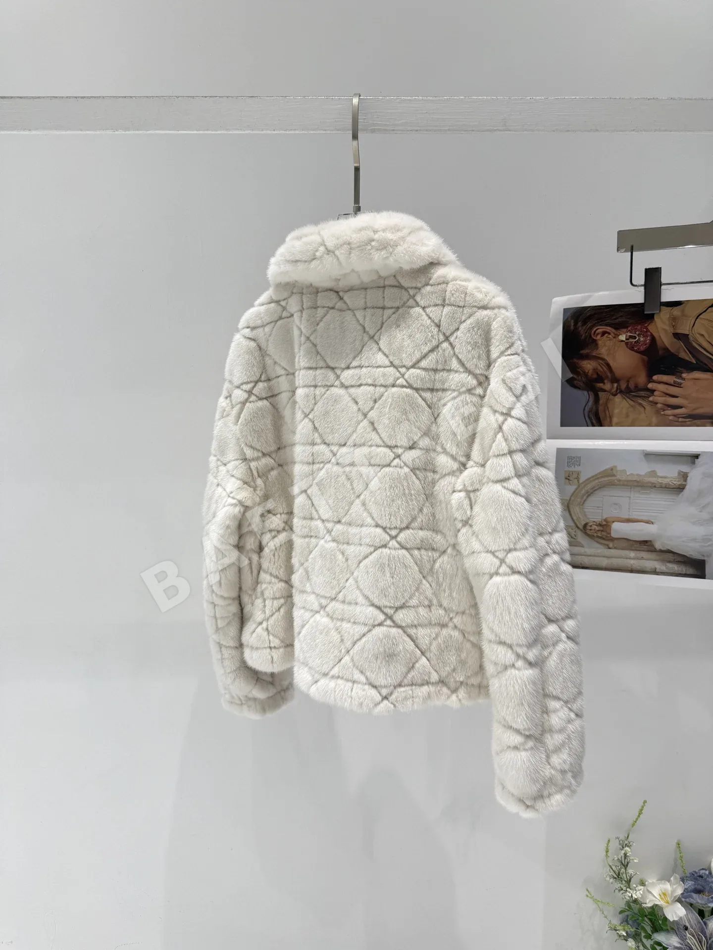 디올 벨벳 라운드넥 밍크 코트 상세 이미지 9