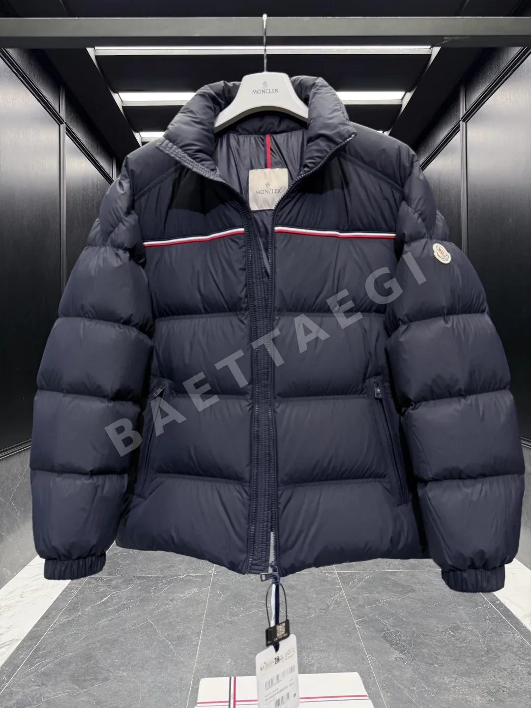 몽클레르 부바크(Moncler Bouvaque) 남성 숏 패딩 재킷 상세 이미지 7