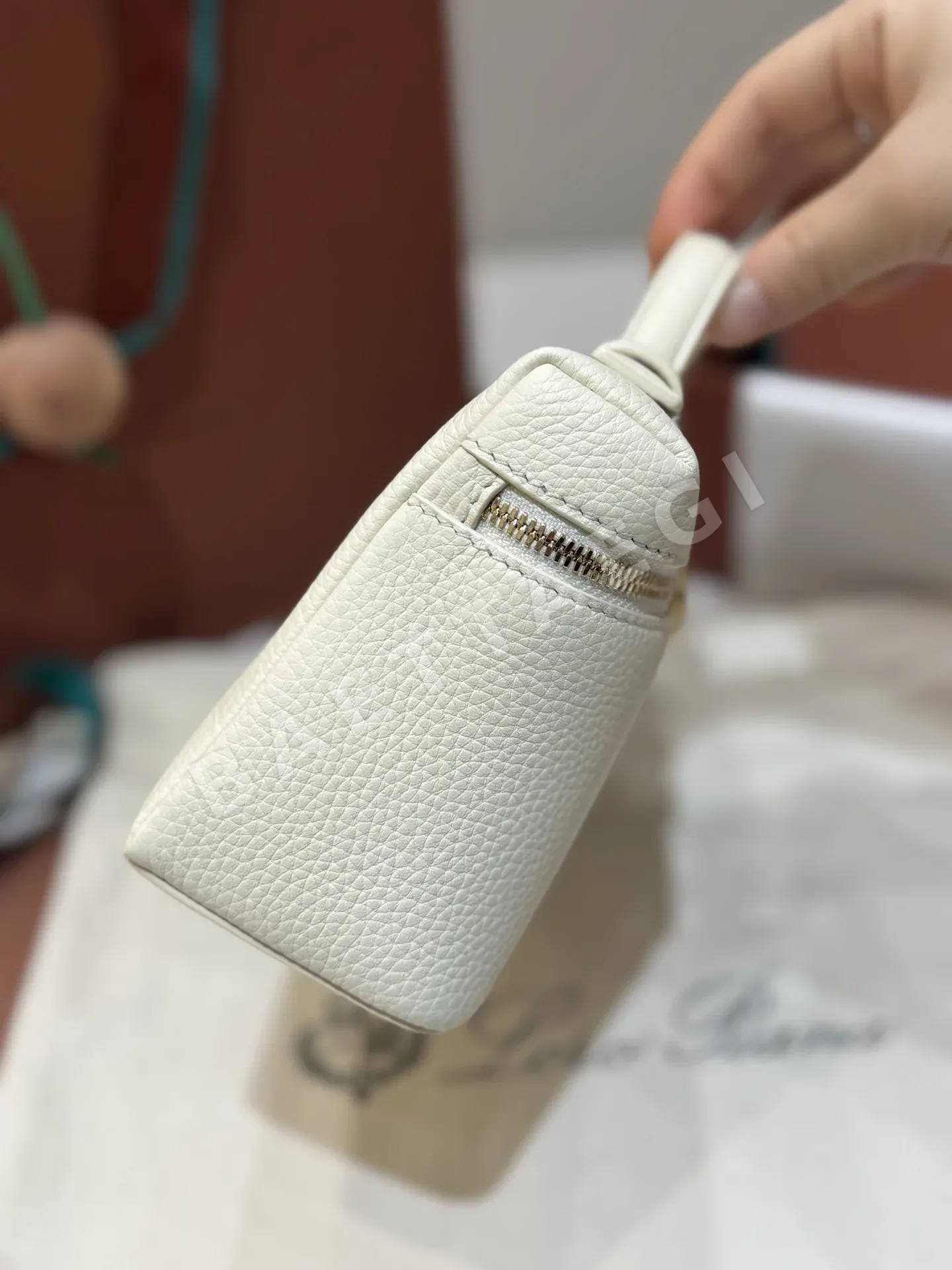 로로피아나 L19 버킨 버클 핸드백 상세 이미지 5