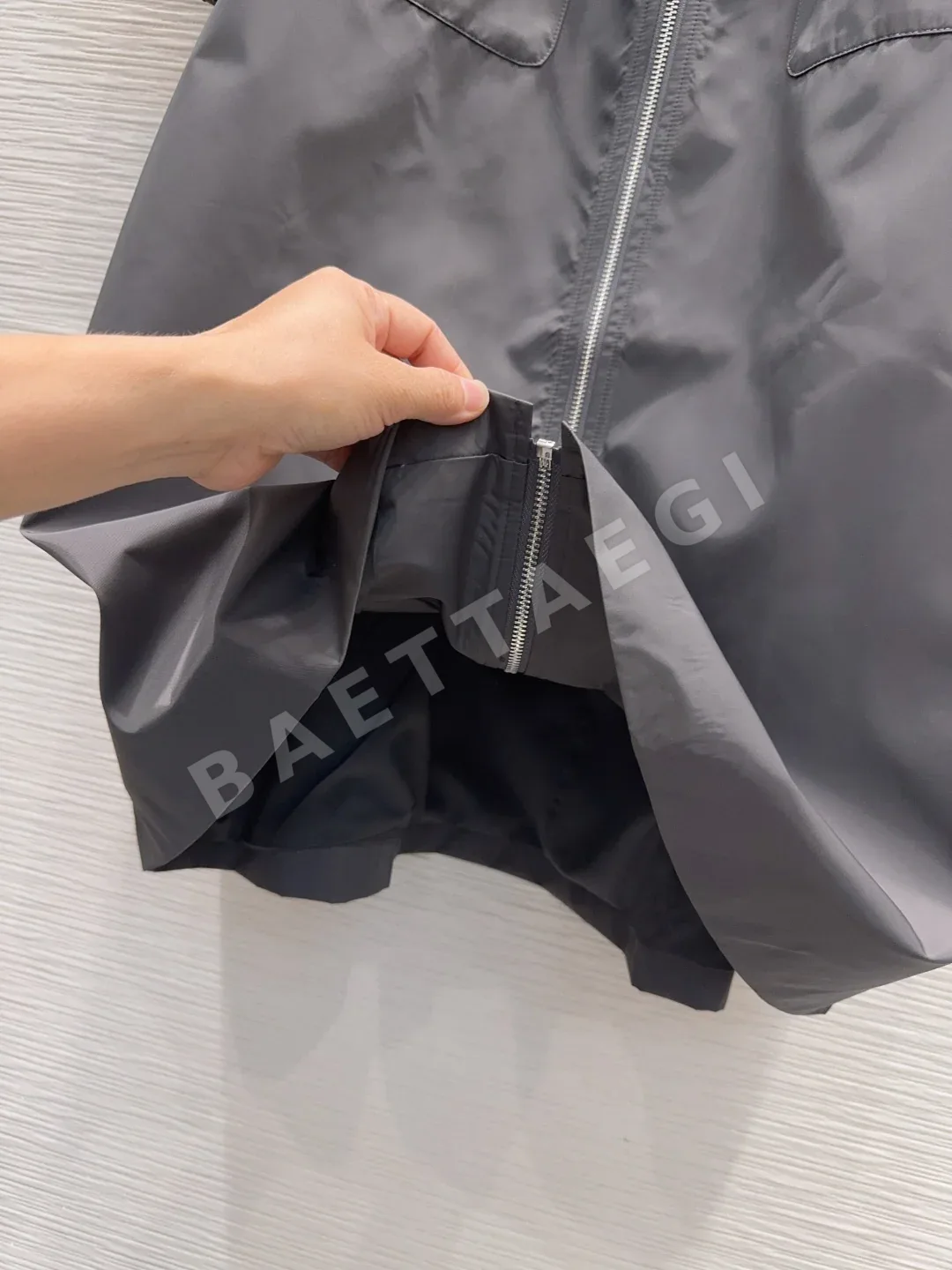 프라다 라펠 카라 여성 트렌치코트 상세 이미지 8
