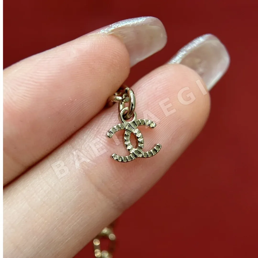 샤넬 가죽 실 코드 진주 장식 목걸이 상세 이미지 8