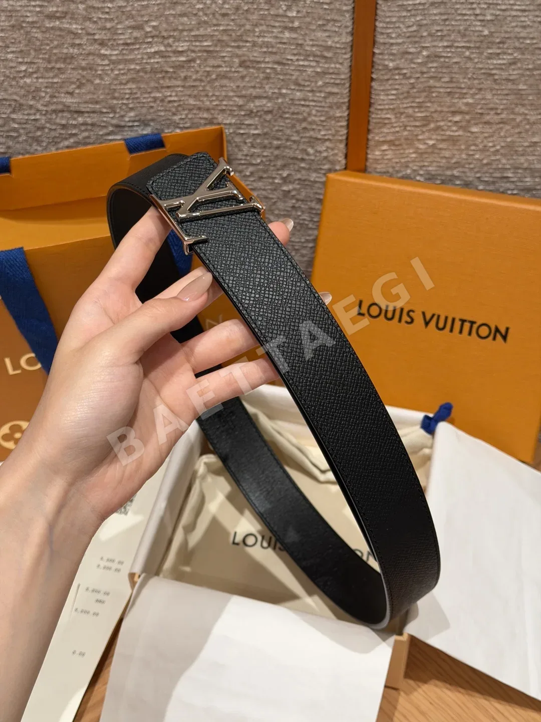 루이비통 이니셜 35mm 리버시블 벨트 남성용 상세 이미지 4
