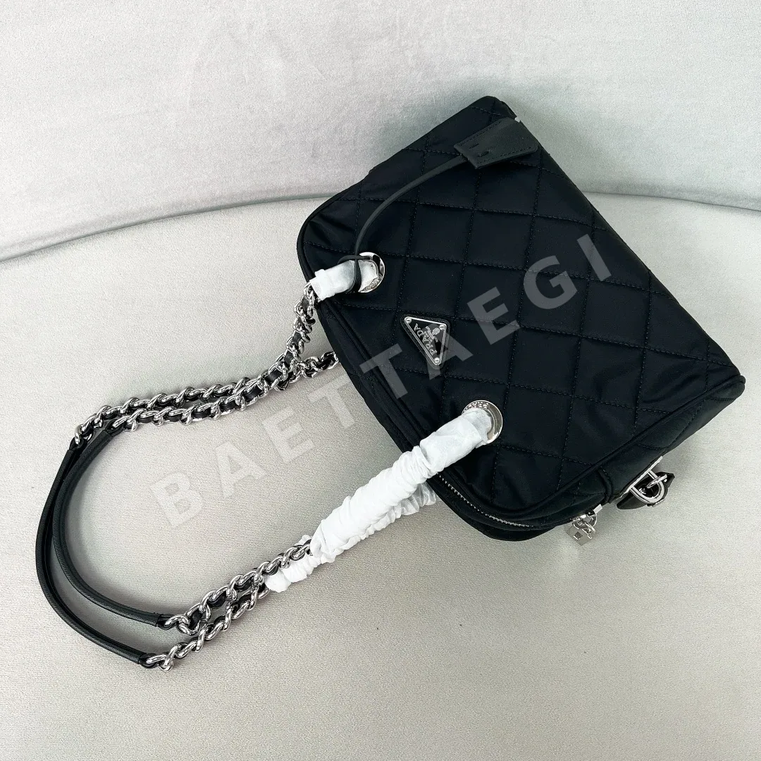 프라다 블랙 퀼팅 체인 숄더백 상세 이미지 5