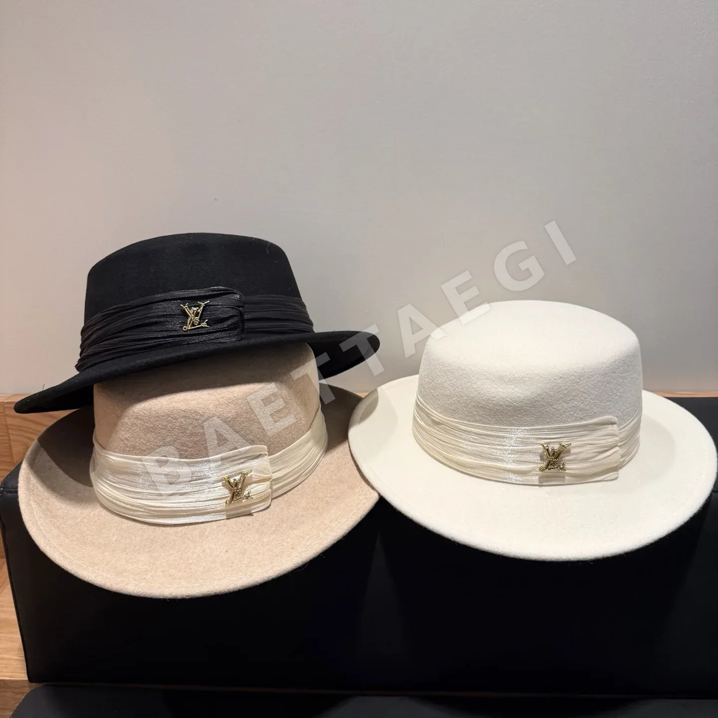 루이비통 울 플랫 탑 하트 모자 상세 이미지 5