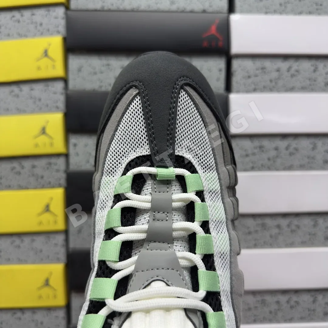 나이키 [WE] 에어 맥스 95 OG HJ5996-005 201886 Nike Air Max 95 OG Big Bubble Fresh Mint 상세 이미지 3