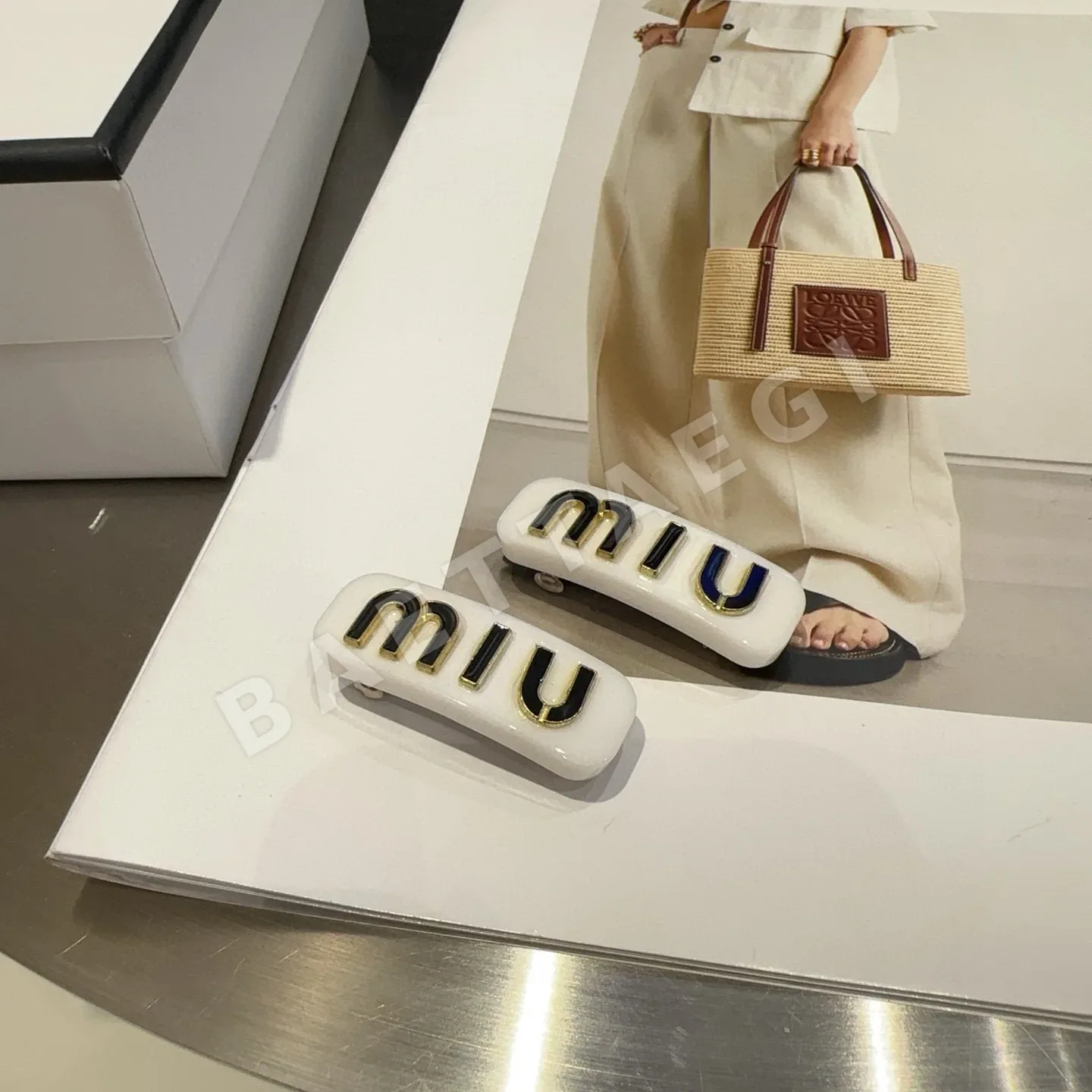 미우미우 레터 프린트 미니 사이드 클립 헤어악세 상세 이미지 5