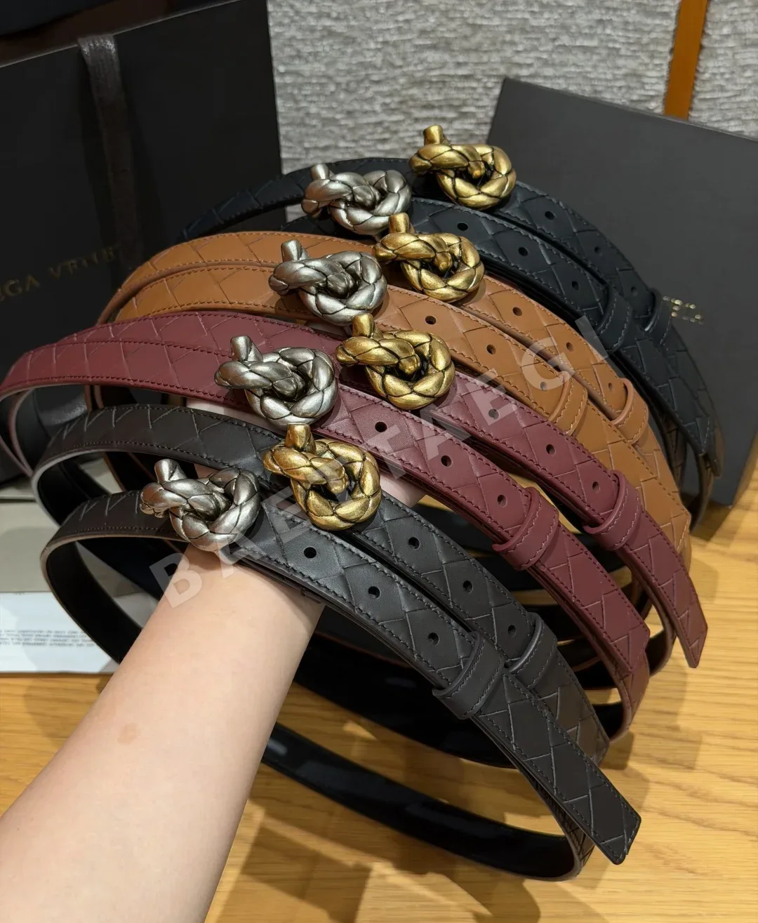 보테가베네타 인트레치아토 실키 카프스킨 벨트 176936