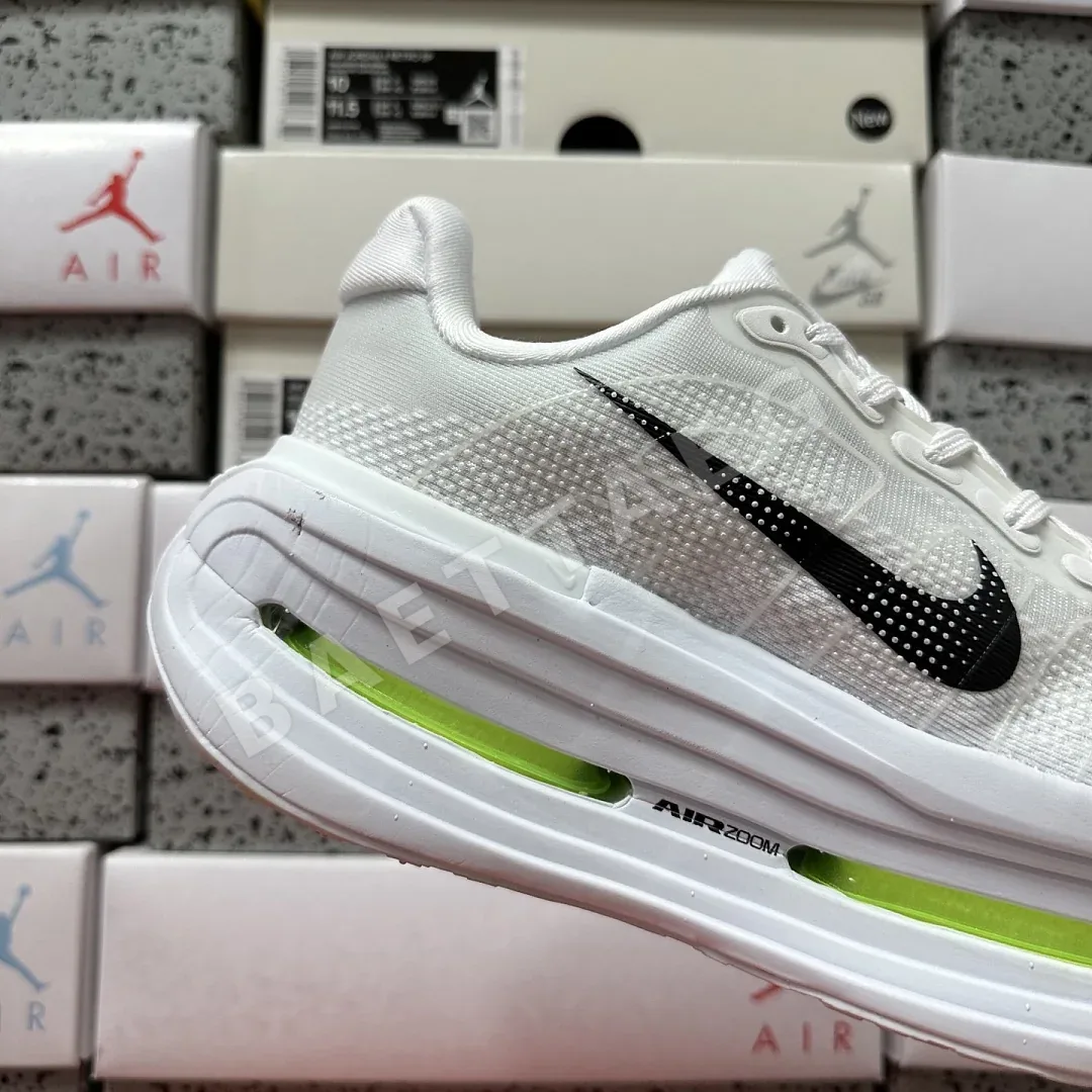 나이키 [5A] 보메로 프리미엄 화이트 블랙 HQ2050-300 201643 Nike Vomero Premium 상세 이미지 2