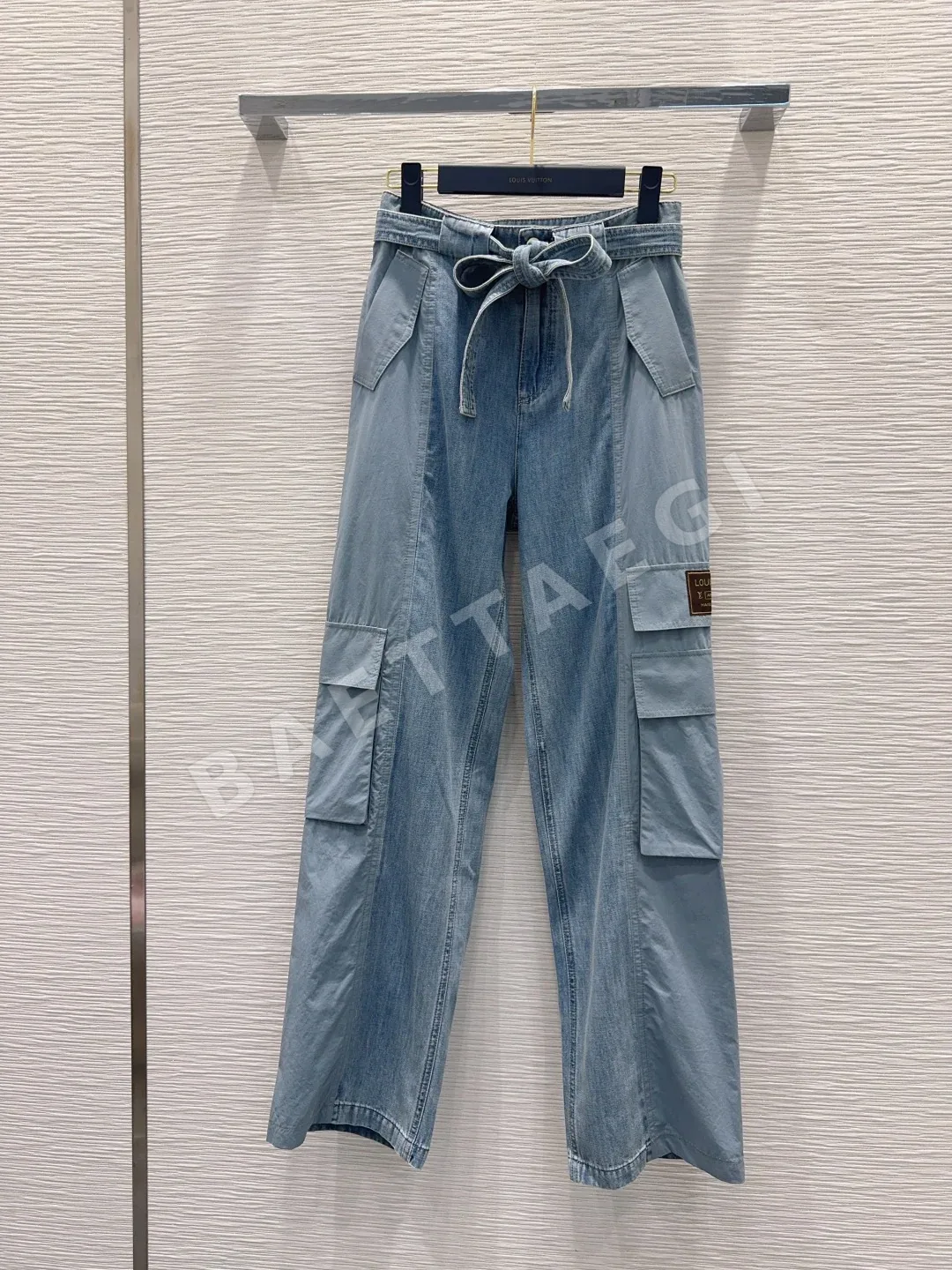루이비통 데미지 워시드 데님 여성 바지 상세 이미지 3