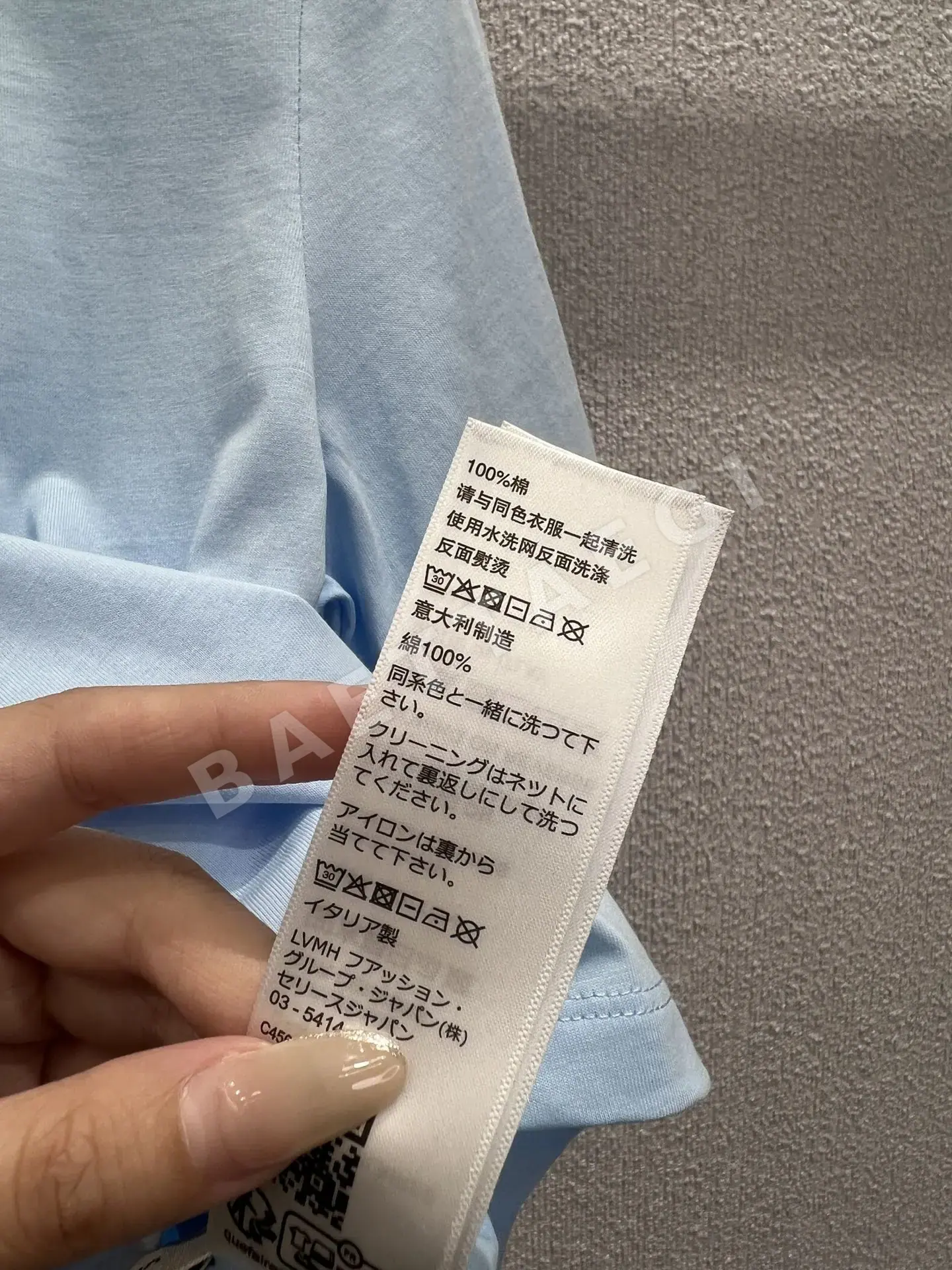 셀린느 개선문 가죽 라벨 자수 크롭 반팔 티셔츠 상세 이미지 9
