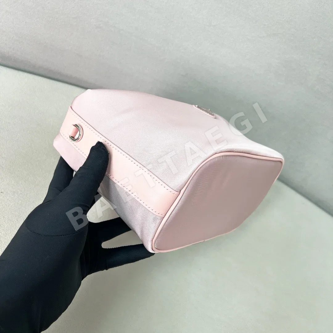 프라다 나일론 런치박스 가방 1BC302 상세 이미지 7
