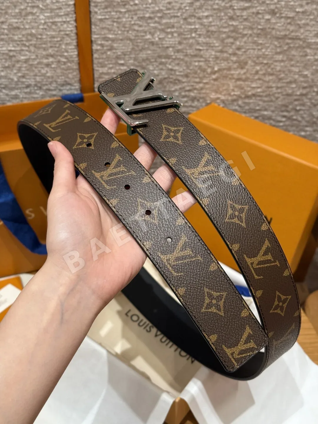 루이비통 이니셜 버클 40mm 리버시블 벨트 상세 이미지 5