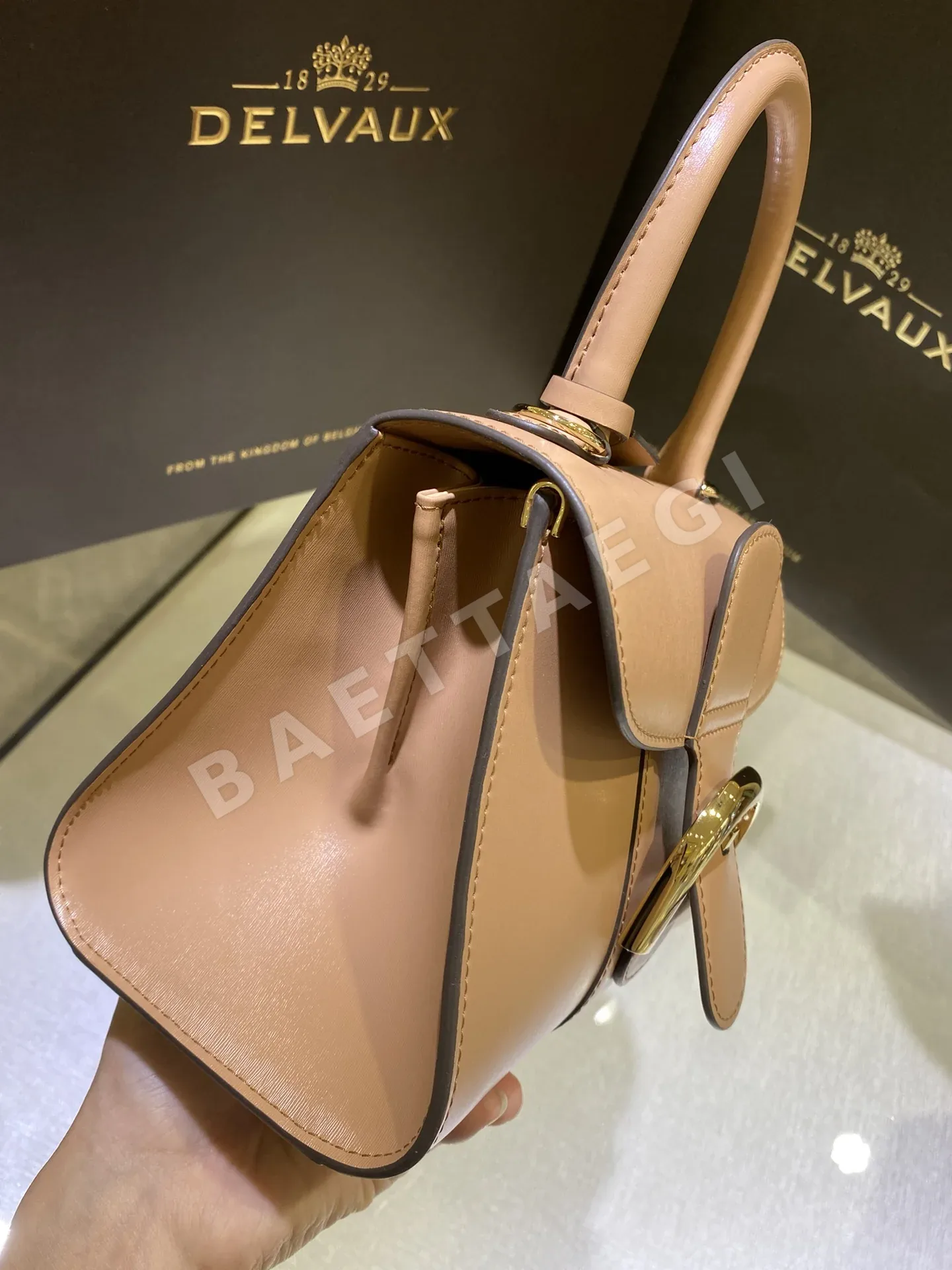 델보 박스 밀크티 가죽 숄더백 상세 이미지 4