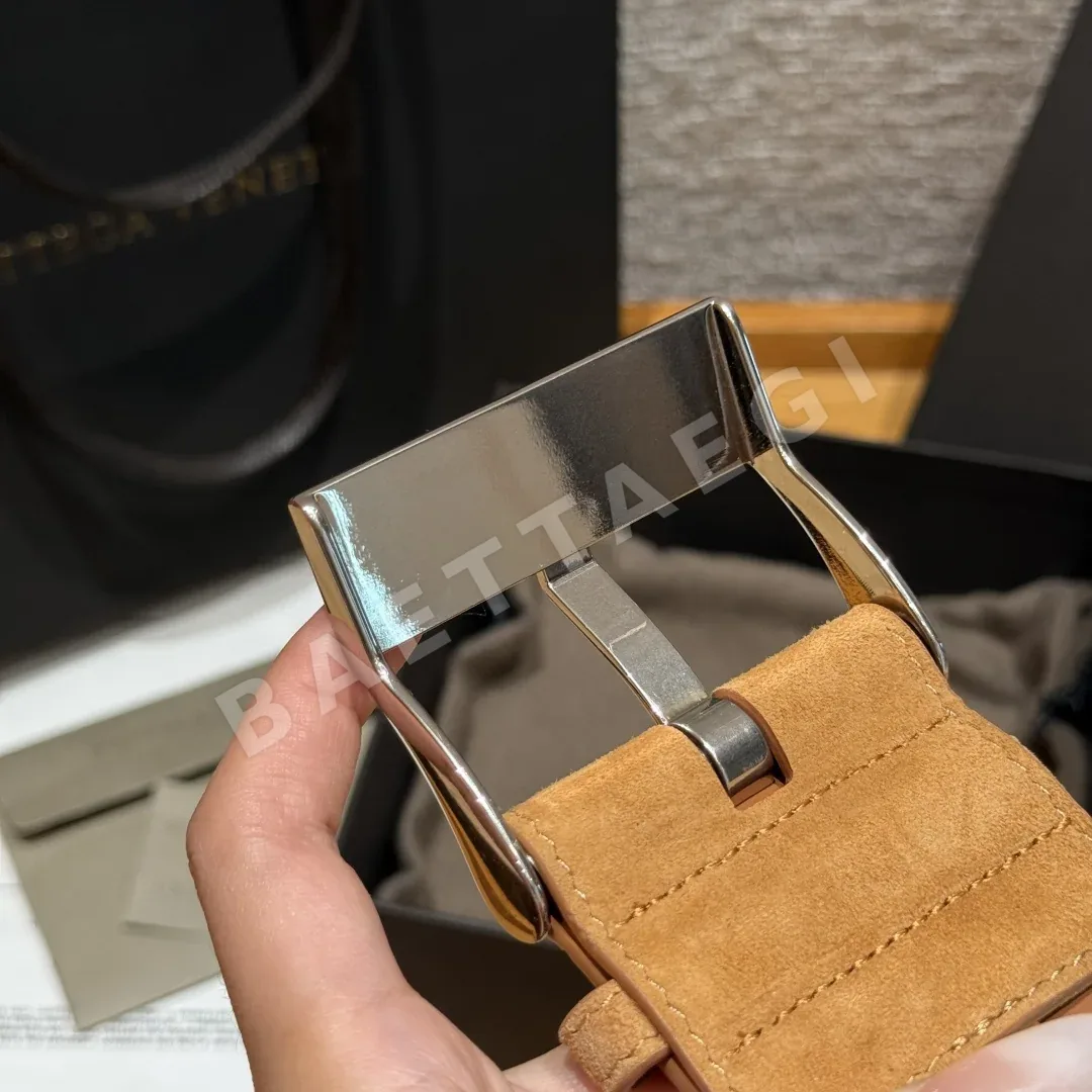 보테가베네타 브로큰업 인트레치오 스웨이드 벨트 상세 이미지 6