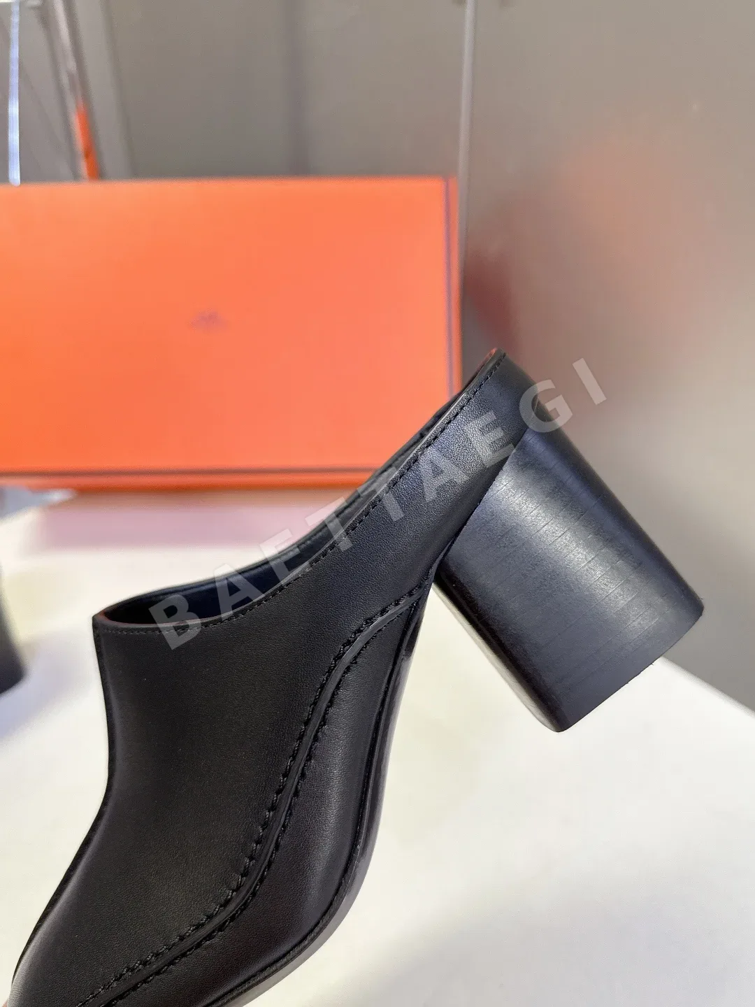에르메스(Hermès)의 미스터리 70 뮬 상세 이미지 7