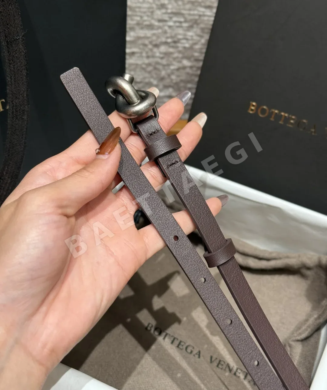 보테가베네타 노트 소가죽 벨트 상세 이미지 7