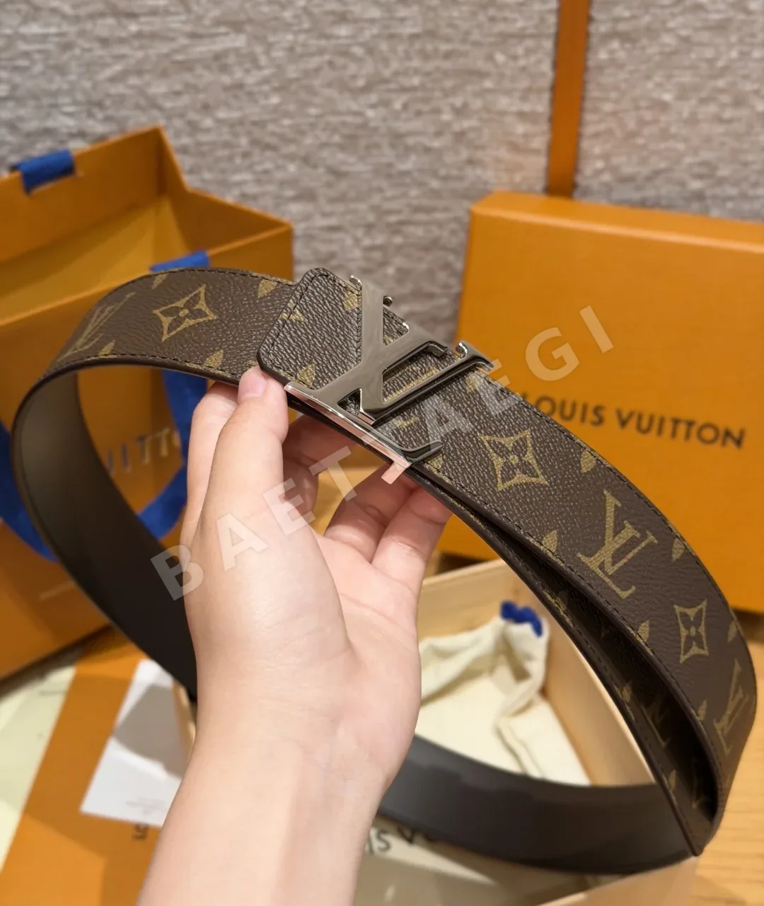 루이비통 모노그램 LV 버클 남성 벨트 상세 이미지 5