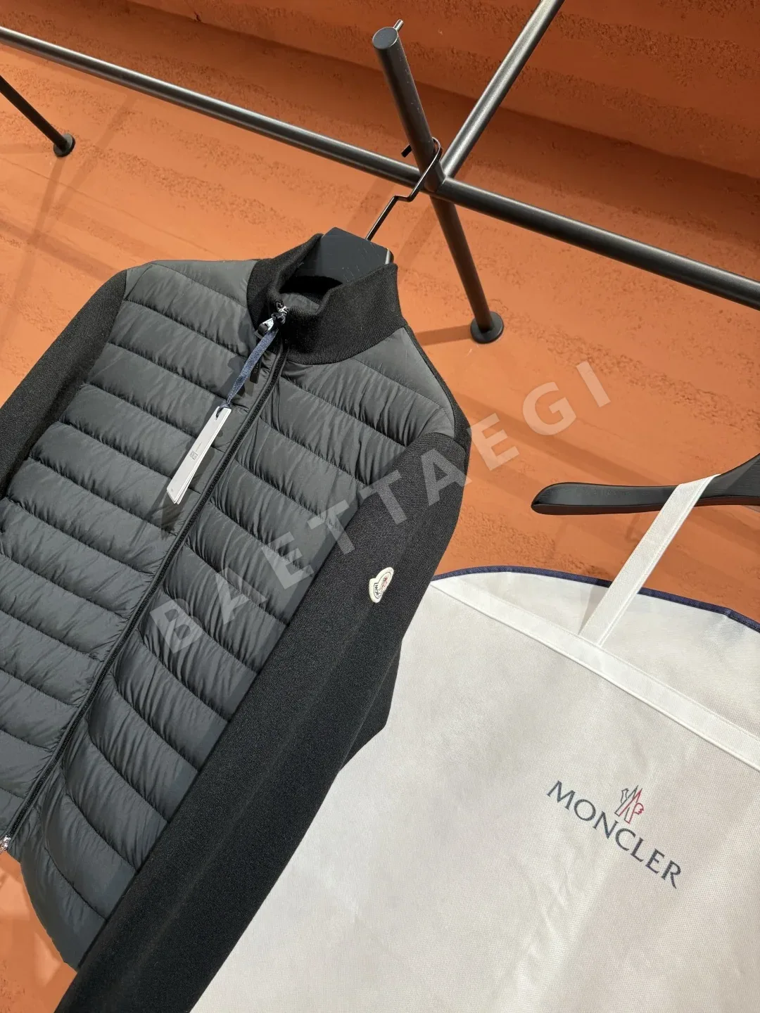 몽클레르 남성 패딩 상세 이미지 3