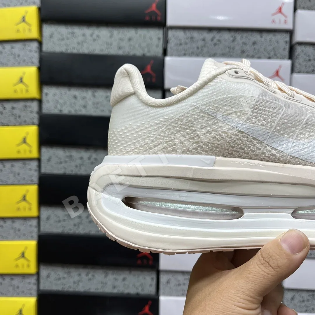 나이키 [M] 보메로 프리미엄 IQ8102-100 201659 Nike Vomero Premium Chalk 상세 이미지 6