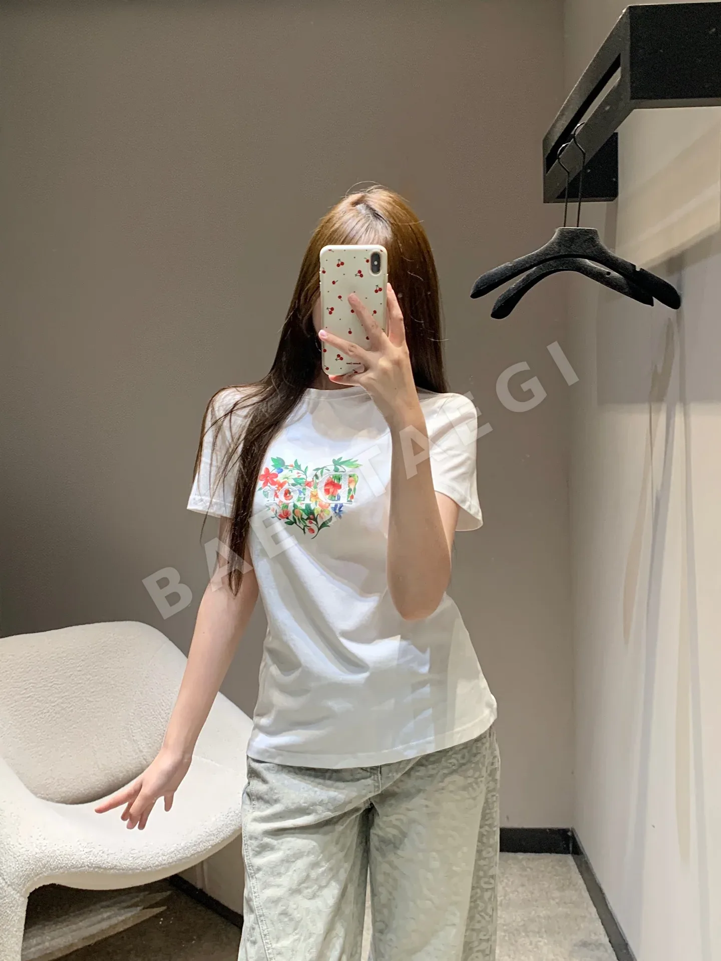 디올 레터 자수 하트 플로럴 반팔 티셔츠 상세 이미지 3