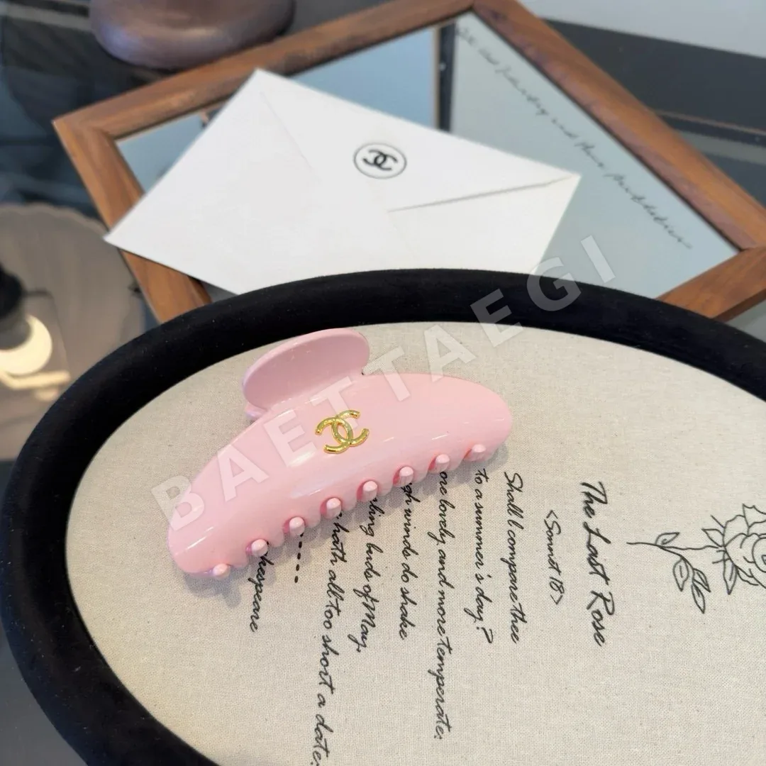 샤넬 헤어클립 182780