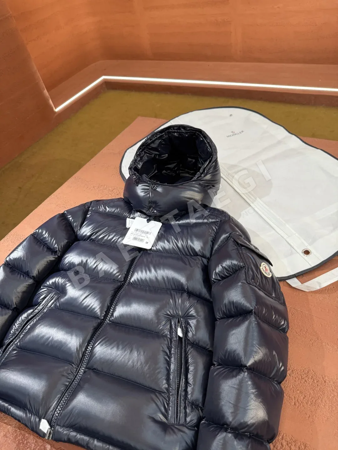 몽클레르 남성 패딩 상세 이미지 2