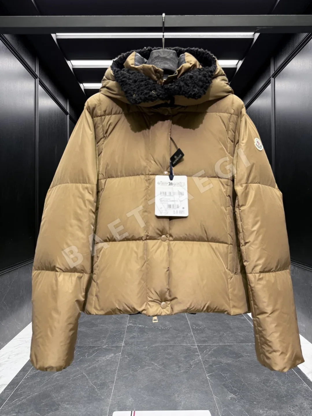 몽클레르 카스텔누 스퀘어 퀼팅 후드 쇼트 다운 재킷 상세 이미지 5