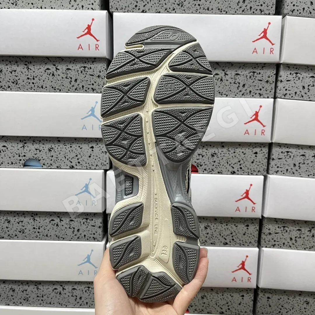 아식스 [TOP] 젤 큐뮬러스 16 1203A733-101 200299 Asics Gel-Cumulus 16 Cream Clay Grey 상세 이미지 2