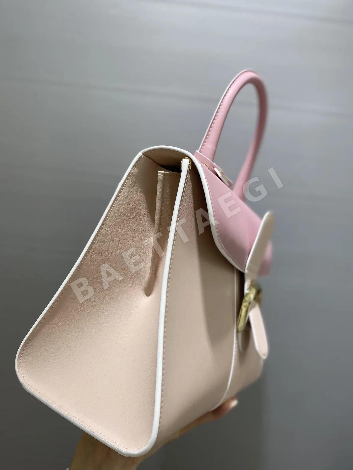 델보 더블 링 브릴리언트 박스 가죽 숄더백 상세 이미지 5