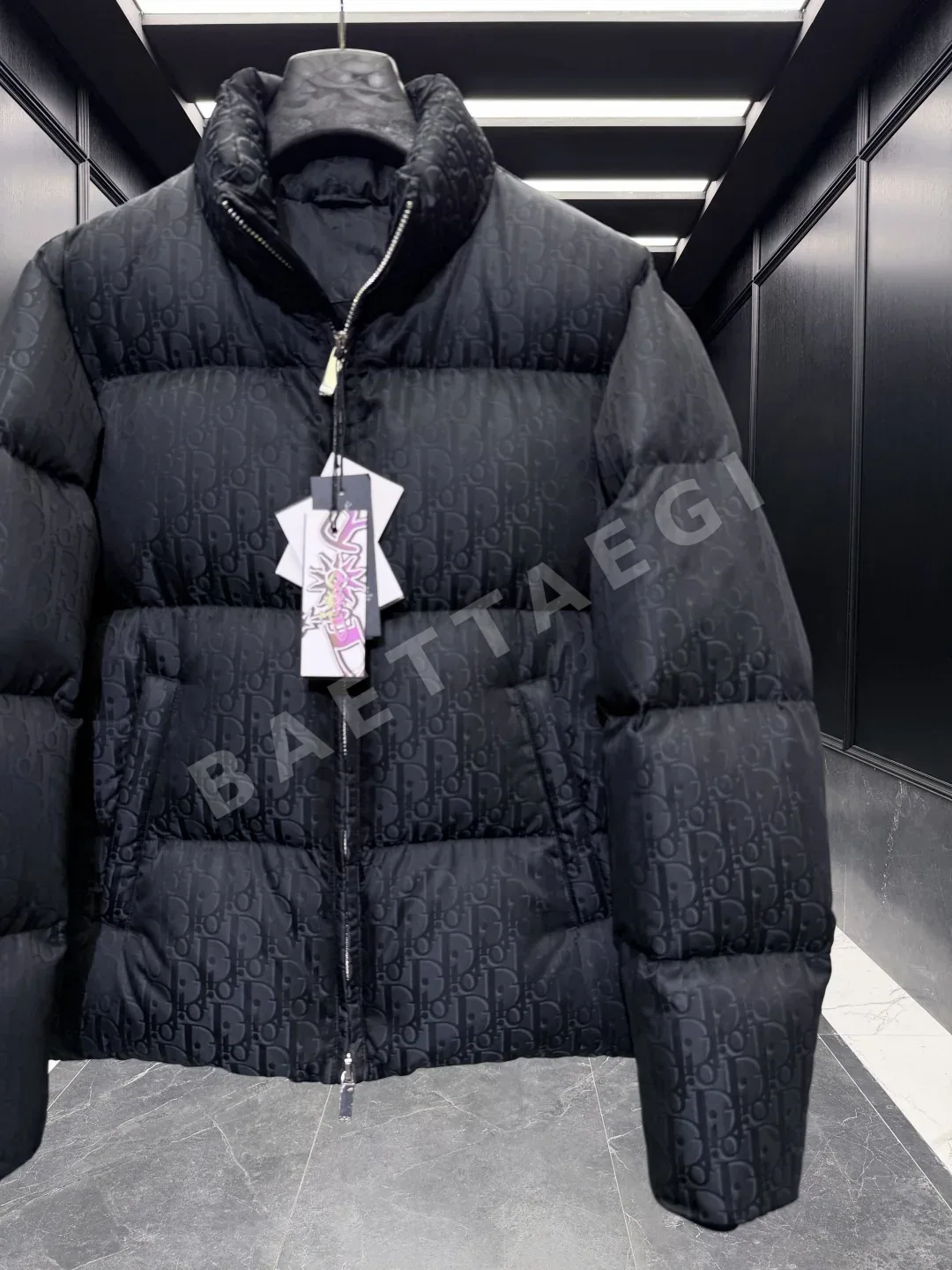 디올 오블리크 프린트 스탠드 카라 퀼팅 다운 패딩 재킷 상세 이미지 7