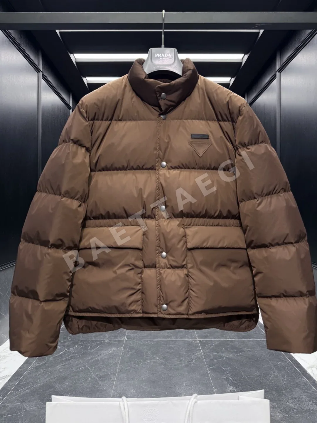 프라다 Re-Nylon 구스다운 남성 패딩 상세 이미지 4