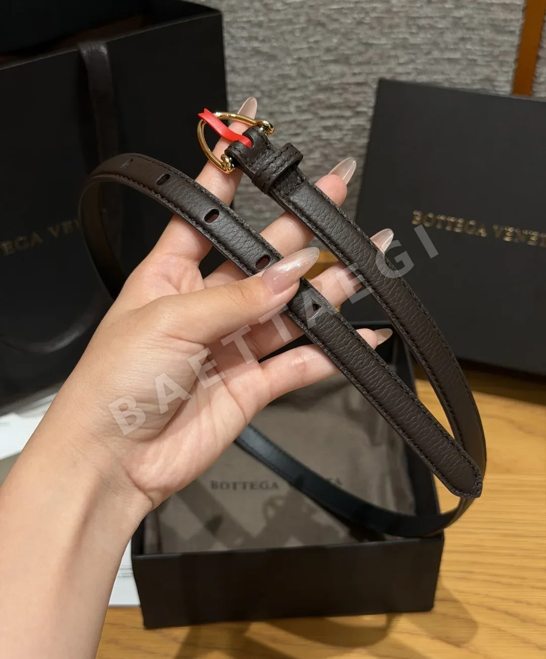 보테가베네타 호스슈핀 버클 소가죽 슬림 벨트 상세 이미지 4